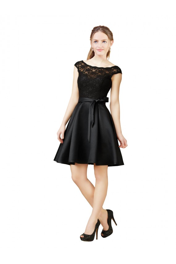 Schwarz A-Linien Illusion Ausschnitt Knielang Satin Spitze Kurze Brautjungfernkleider / Cocktailkleider / Heimkehr Kleider Lieferanten